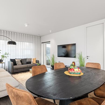 Vibrant Hafnatorg I Spacious Property With Expansive Garage 雷克雅維克 外观 照片