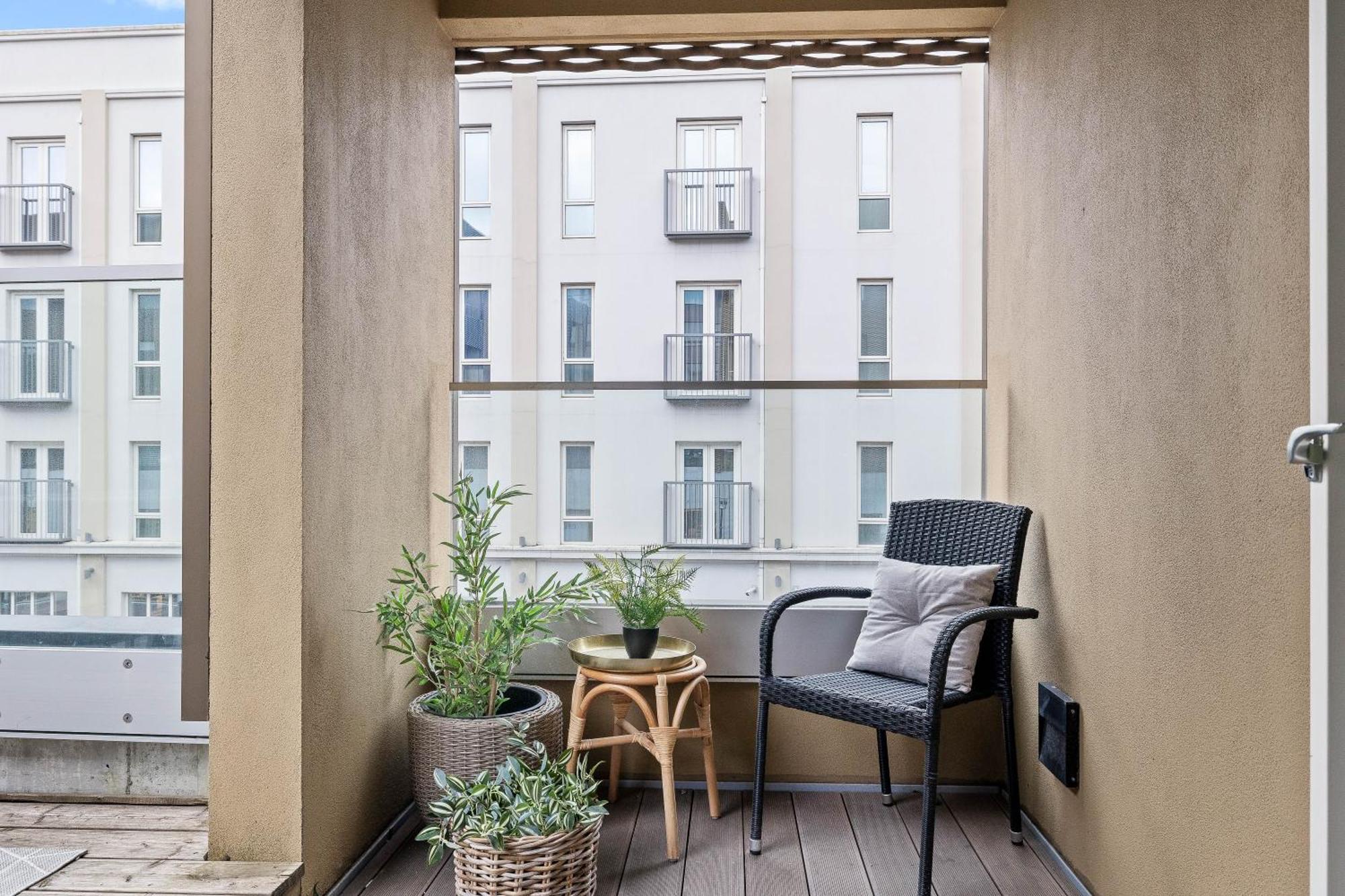 Vibrant Hafnatorg I Spacious Property With Expansive Garage 雷克雅維克 外观 照片