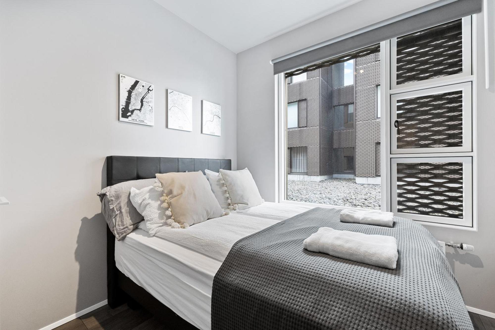 Vibrant Hafnatorg I Spacious Property With Expansive Garage 雷克雅維克 外观 照片