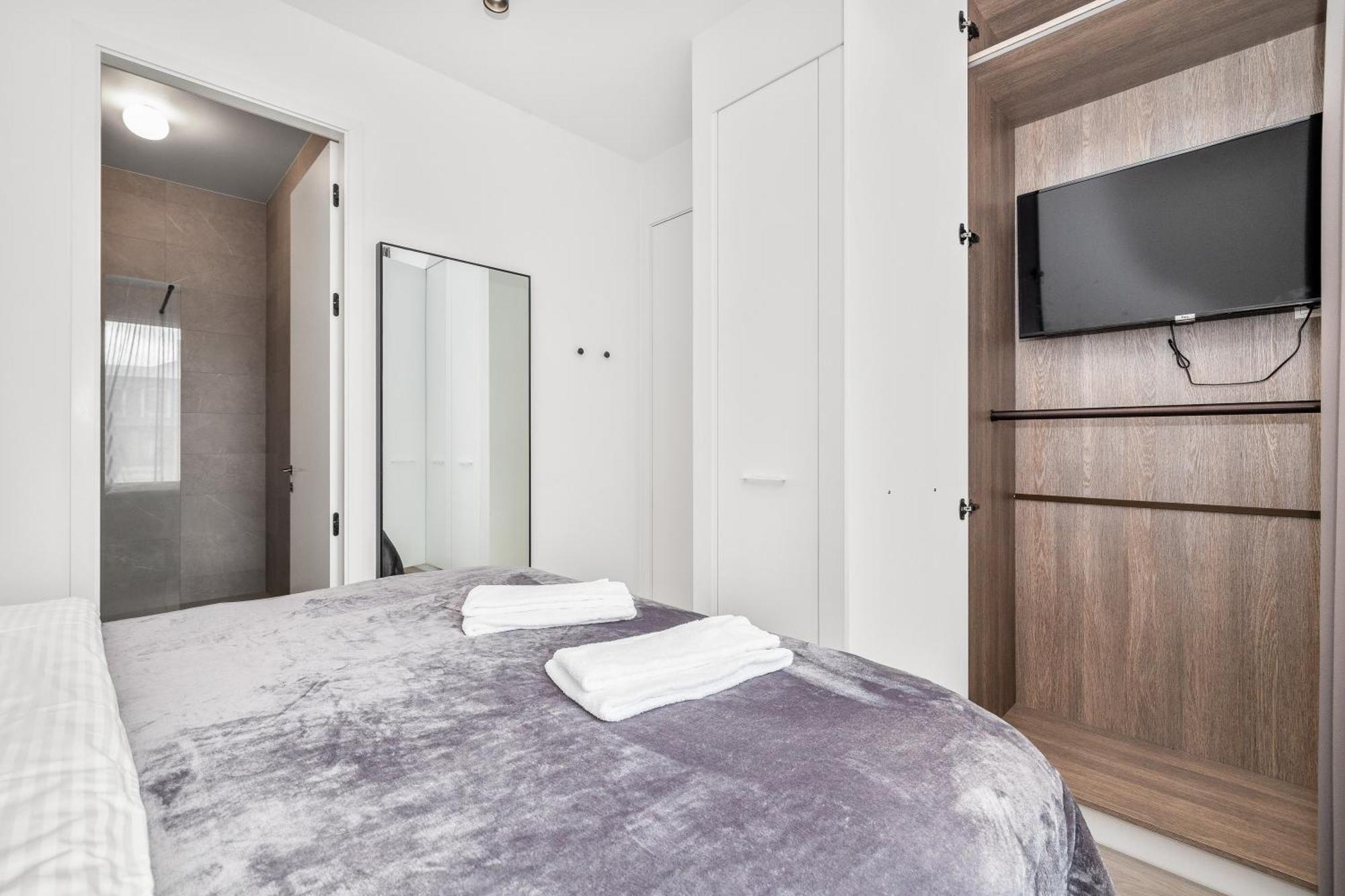 Vibrant Hafnatorg I Spacious Property With Expansive Garage 雷克雅維克 外观 照片