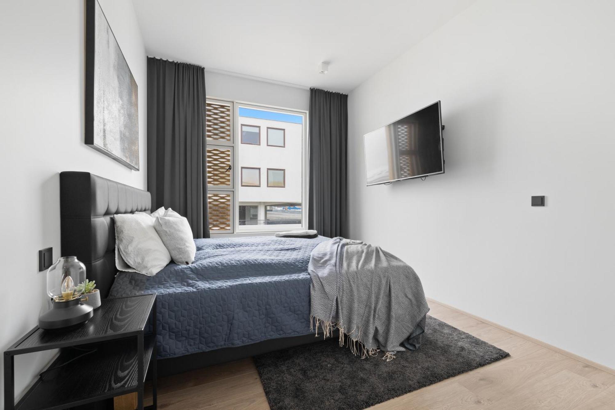 Vibrant Hafnatorg I Spacious Property With Expansive Garage 雷克雅維克 外观 照片