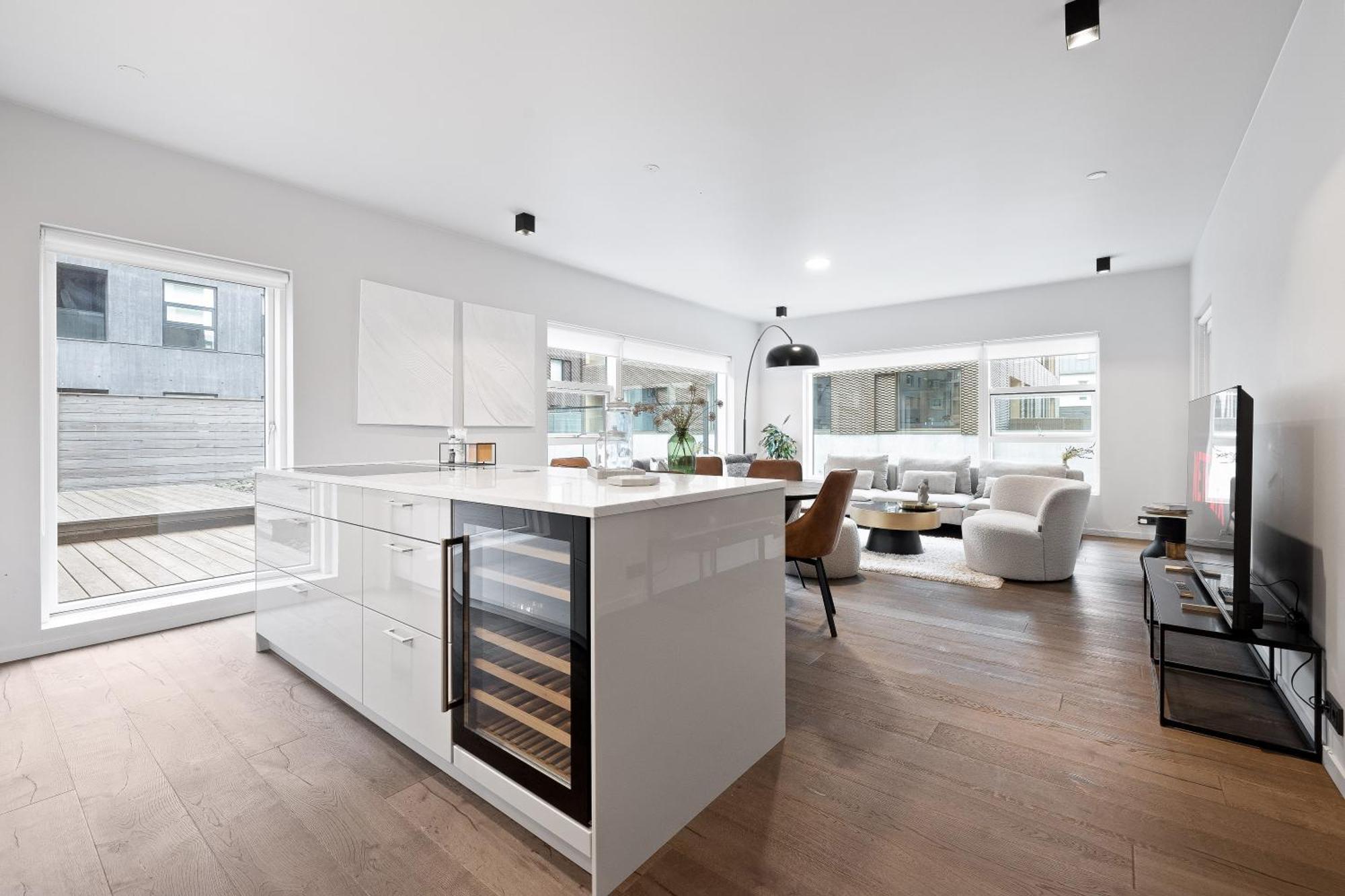Vibrant Hafnatorg I Spacious Property With Expansive Garage 雷克雅維克 外观 照片