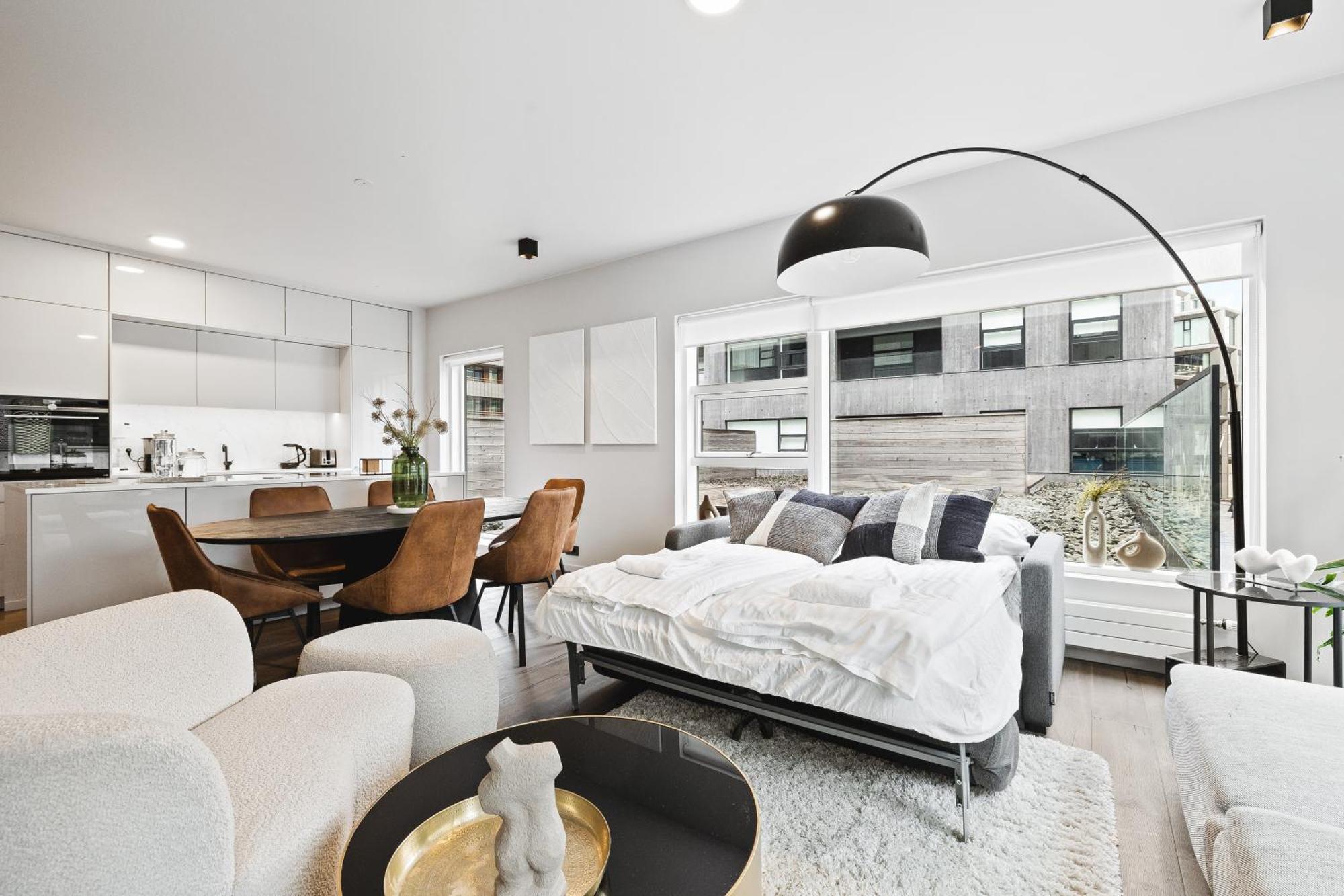 Vibrant Hafnatorg I Spacious Property With Expansive Garage 雷克雅維克 外观 照片