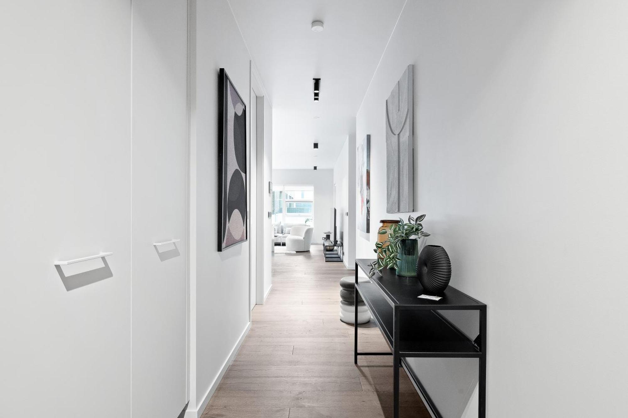 Vibrant Hafnatorg I Spacious Property With Expansive Garage 雷克雅維克 外观 照片