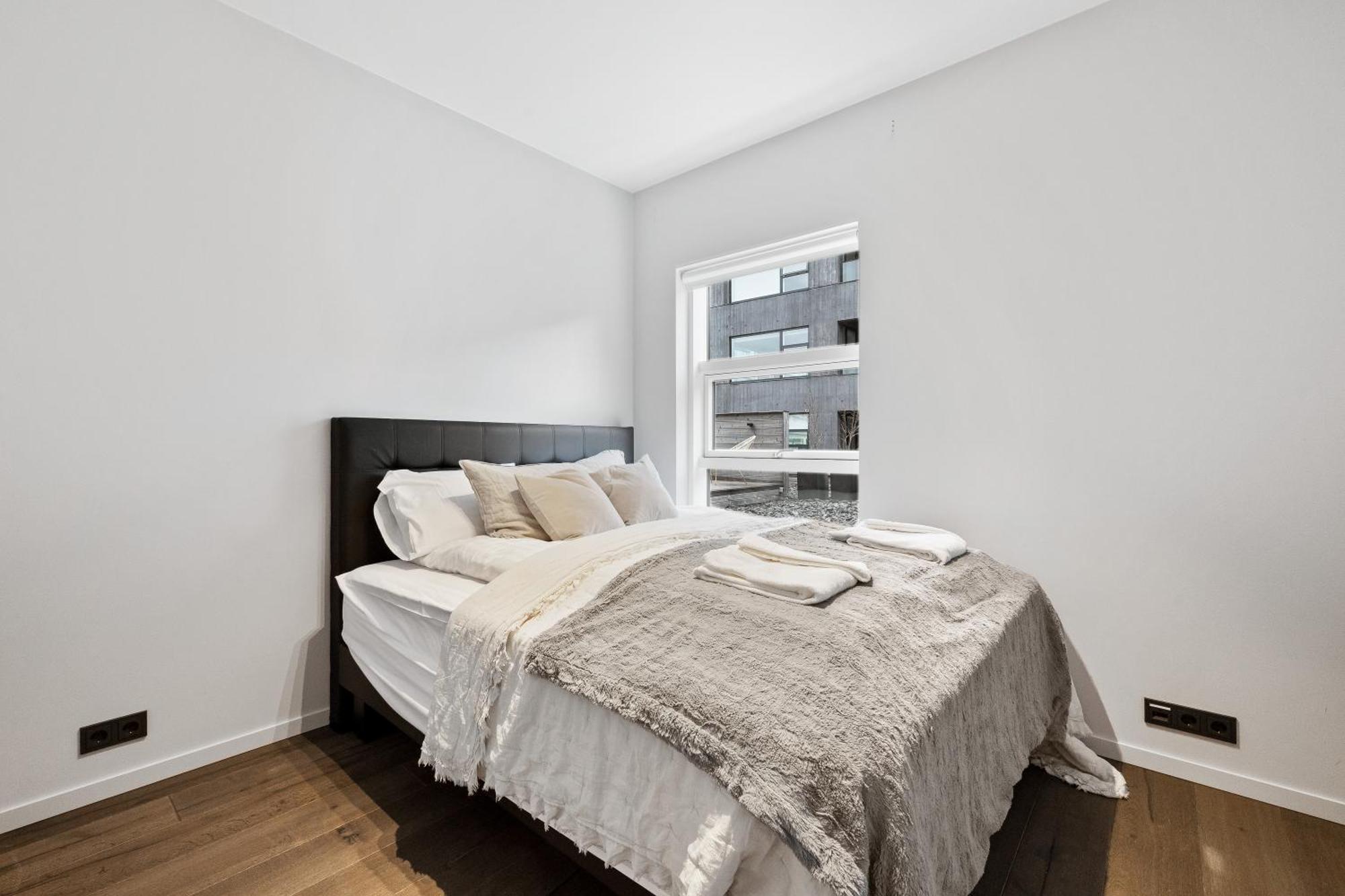 Vibrant Hafnatorg I Spacious Property With Expansive Garage 雷克雅維克 外观 照片
