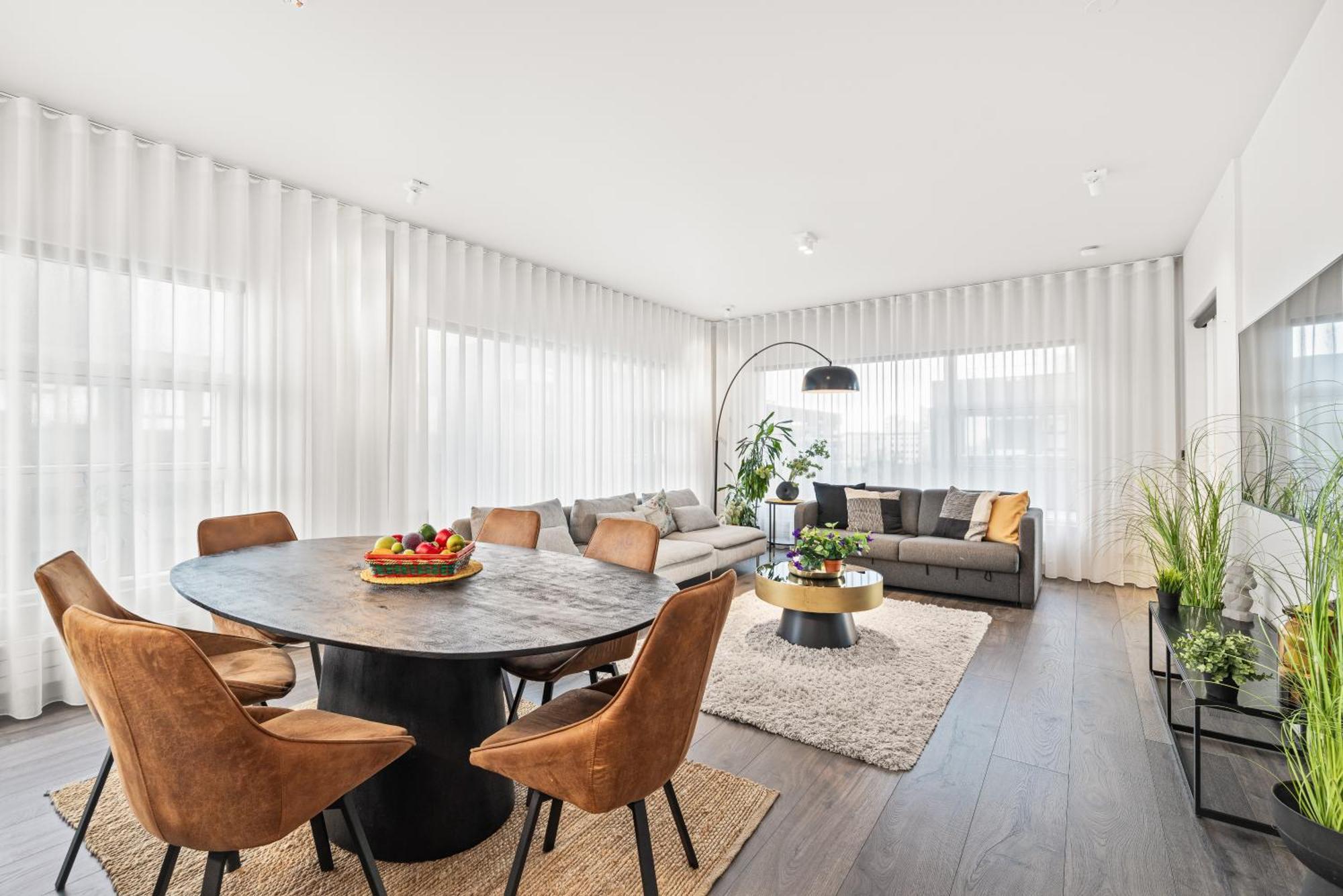 Vibrant Hafnatorg I Spacious Property With Expansive Garage 雷克雅維克 外观 照片